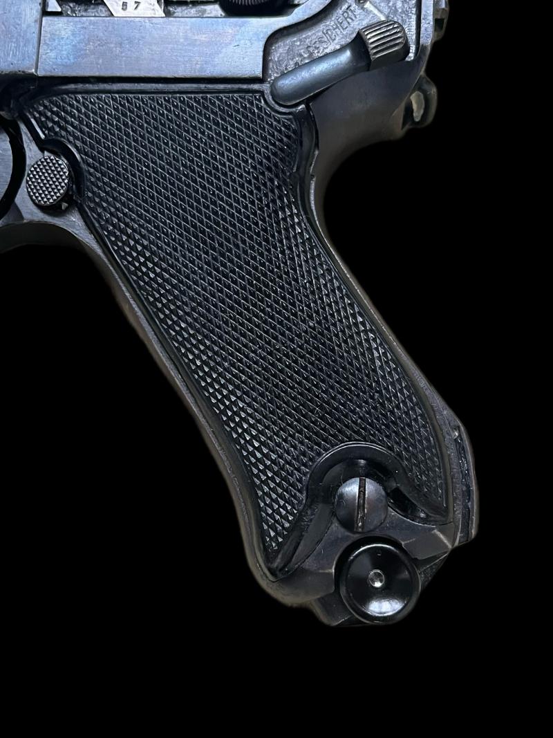 DEACTIVATED WW2 GERMAN 1939 DATED LUGER (MATCHING) (UK DEACTIVATION)