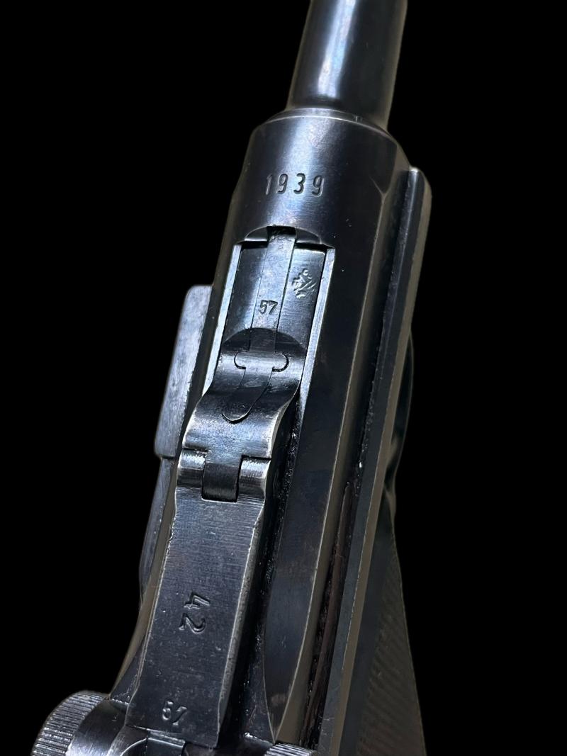 DEACTIVATED WW2 GERMAN 1939 DATED LUGER (MATCHING) (UK DEACTIVATION)
