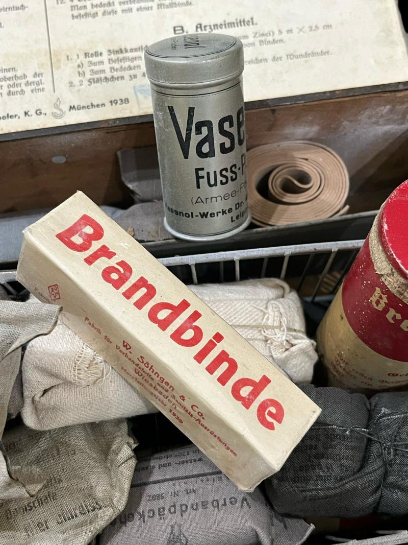 WW2 GERMAN VERBANDKASTEN (MEDICAL BOX)