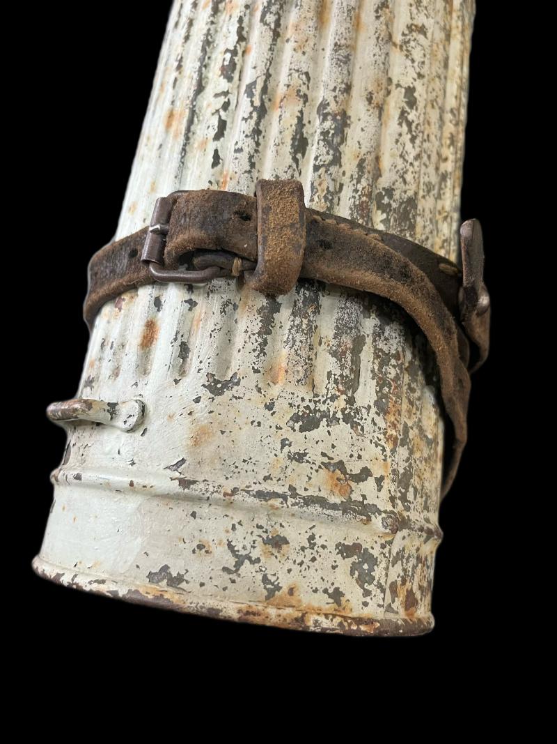 WW2 GERMAN SNOW CAMO GAS MASK TIN