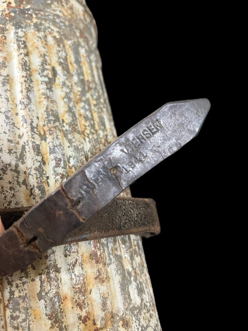 WW2 GERMAN SNOW CAMO GAS MASK TIN