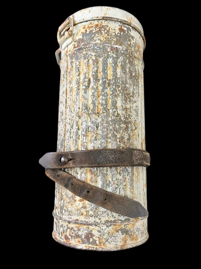 WW2 GERMAN SNOW CAMO GAS MASK TIN