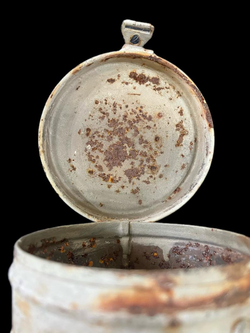 WW2 GERMAN SNOW CAMO GAS MASK TIN