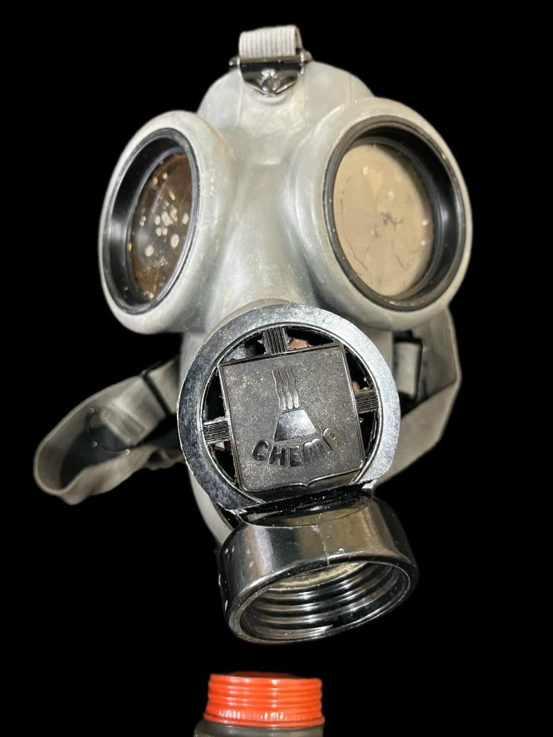 CZECH CHEMA GAS MASK WITH FILTER AND TIN