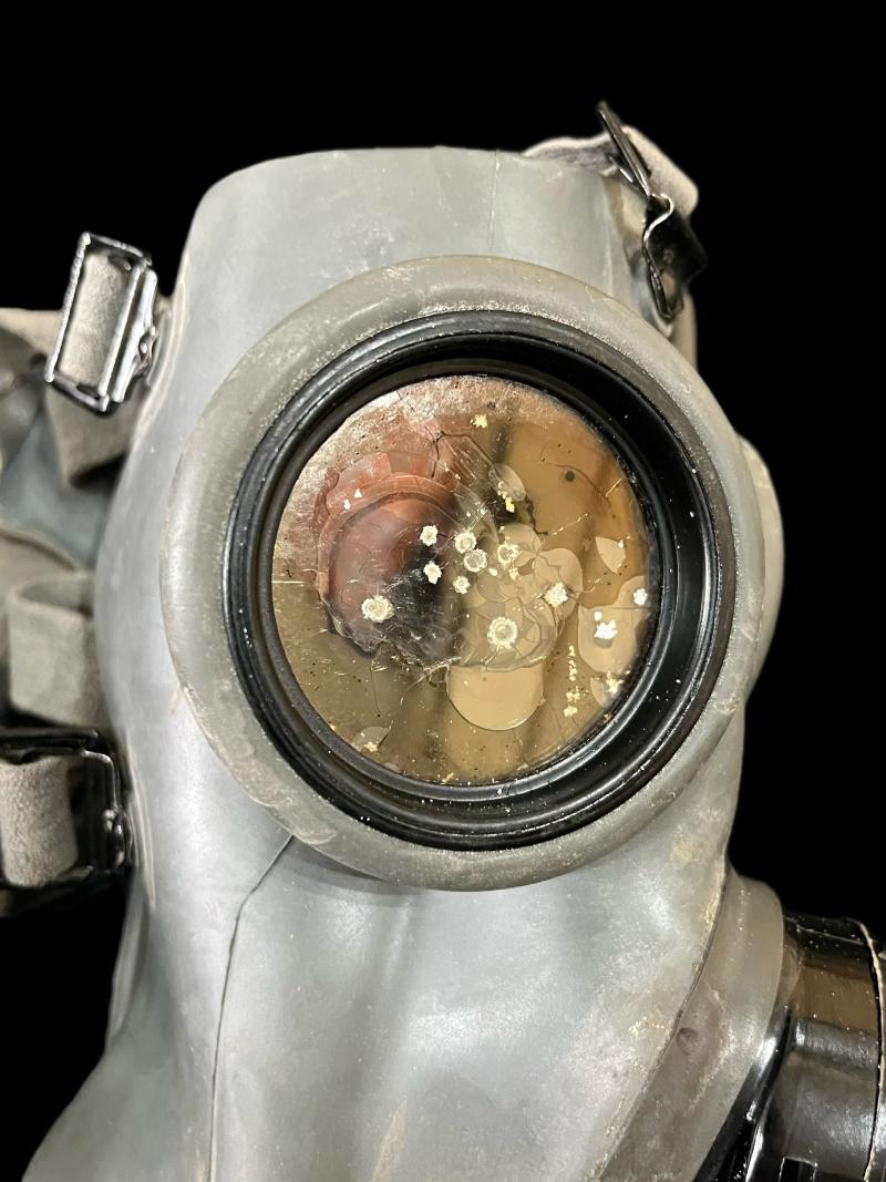 CZECH CHEMA GAS MASK WITH FILTER AND TIN