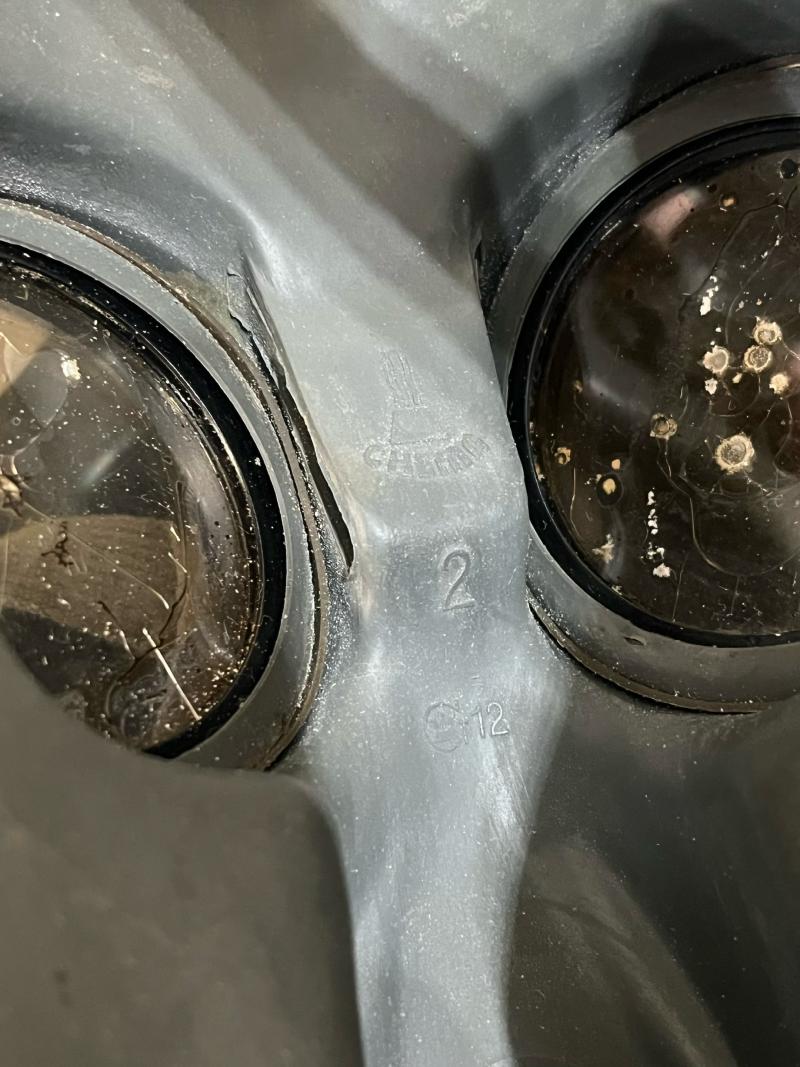 CZECH CHEMA GAS MASK WITH FILTER AND TIN