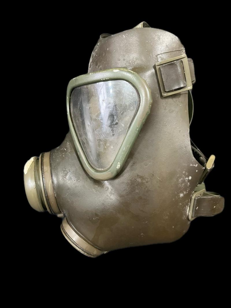 GERMAN AUER M62 GAS MASK