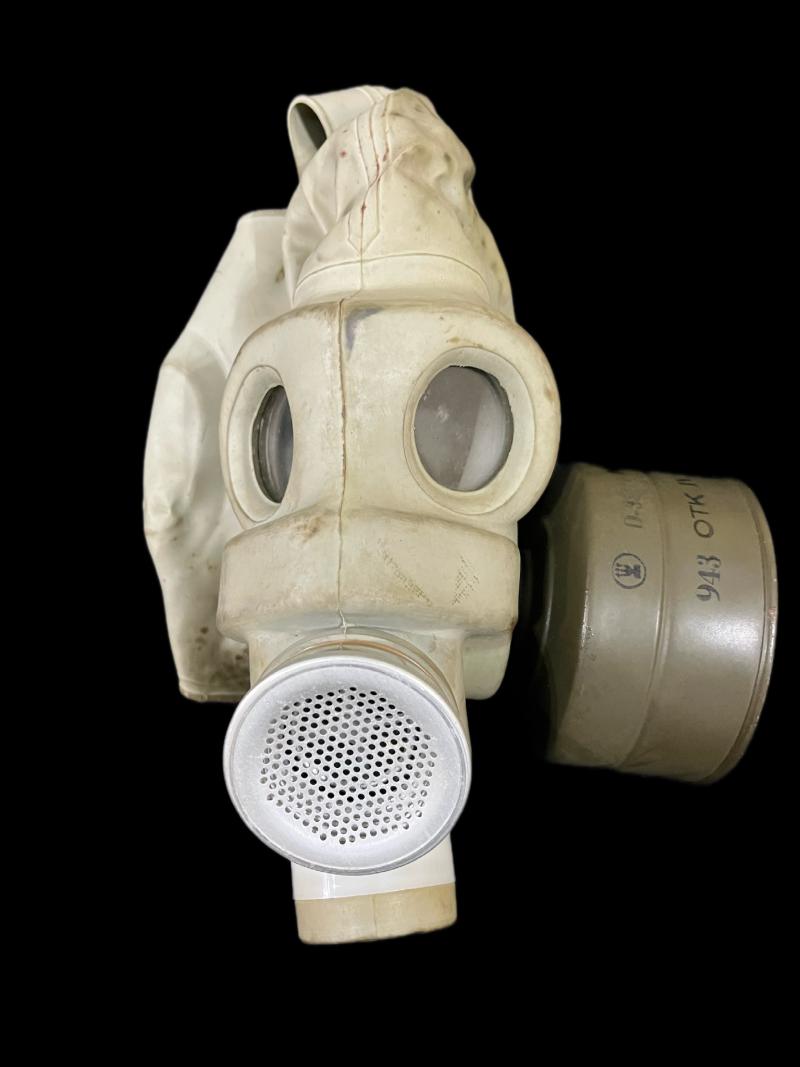 SOVIET PMG-1 GAS MASK WITH FILTER
