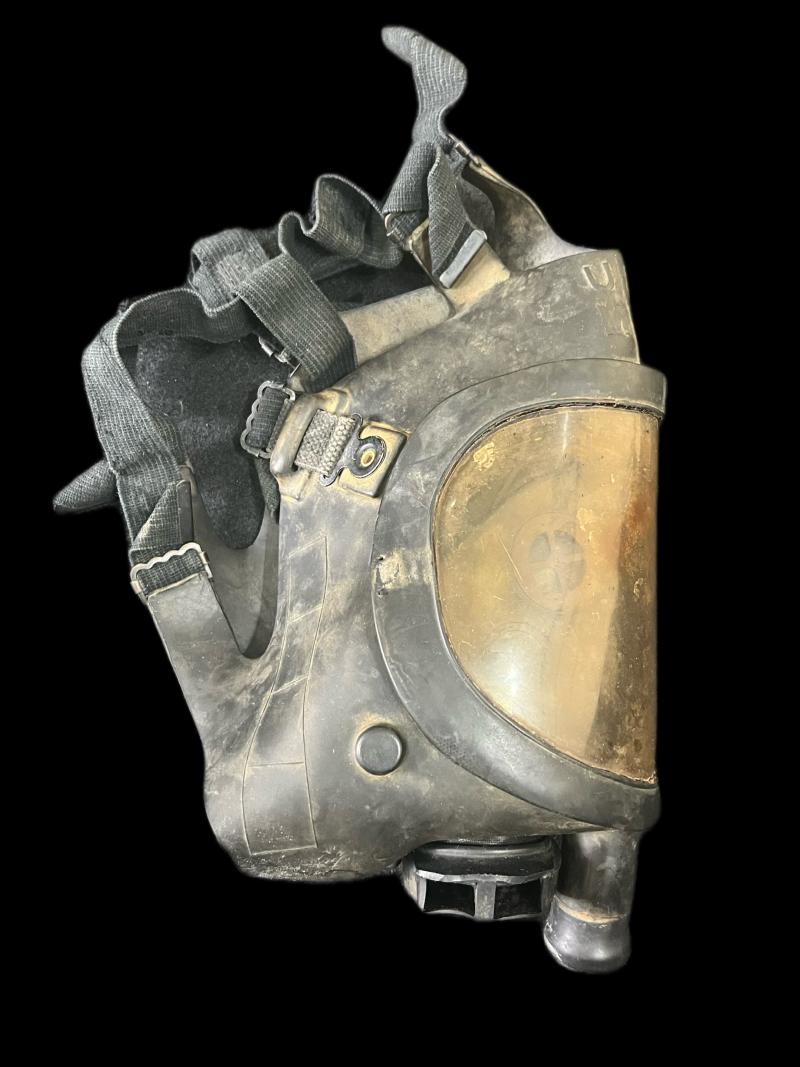 U.S M24 VIETNAM ERA GAS MASK