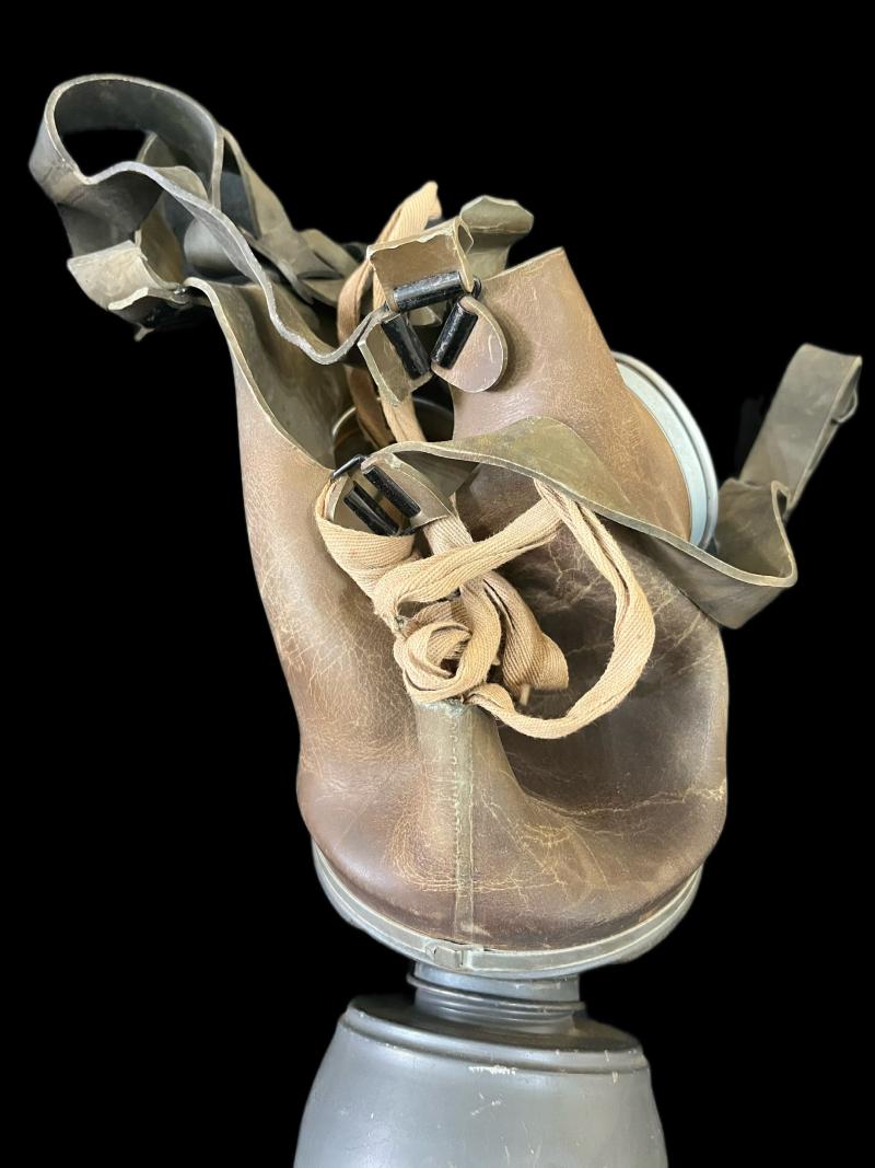 WW2 FRENCH GAS MASK WITH FILTER AND TIN