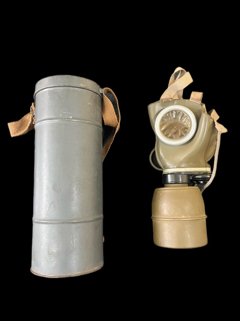 WW2 FRENCH GAS MASK WITH FILTER AND TIN