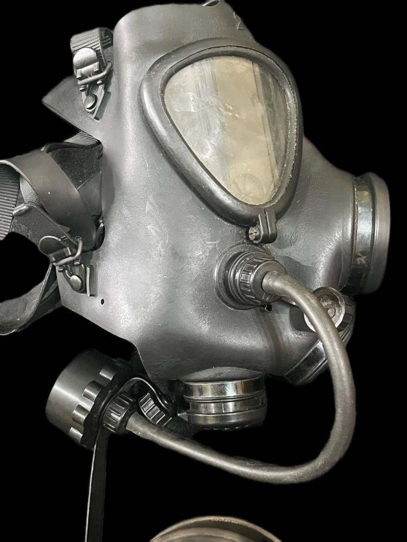 ISRAELI M15 GAS MASK AND FILTER