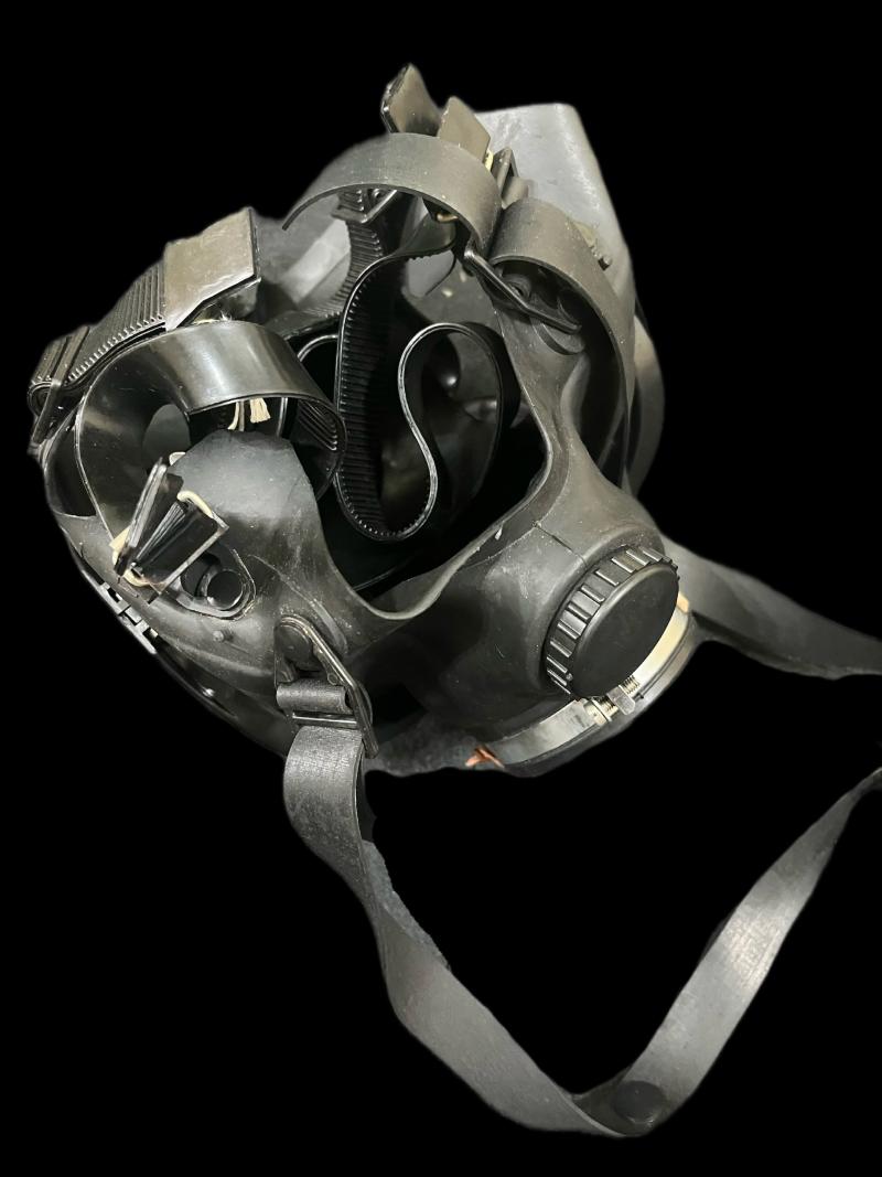 EAST GERMAN DDR FULL FACE GAS MASK