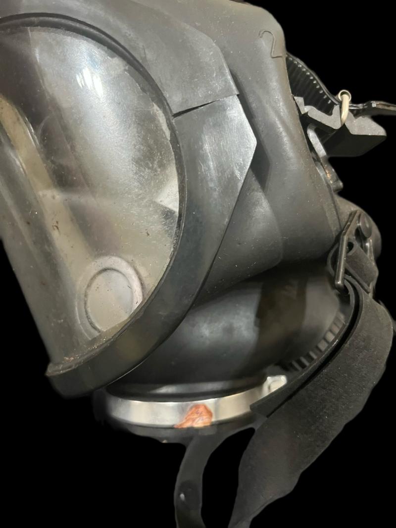 EAST GERMAN DDR FULL FACE GAS MASK