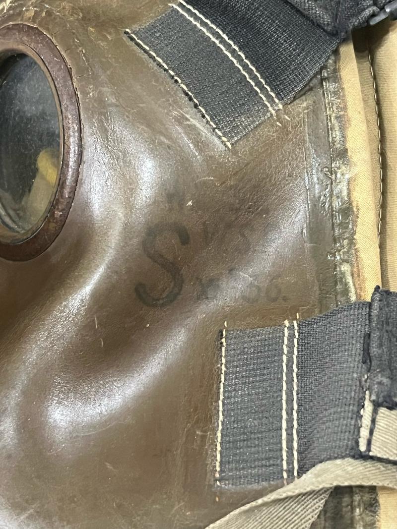 WW2 POLISH WZ.32 GAS MASK WITH HOSE AND FILTER