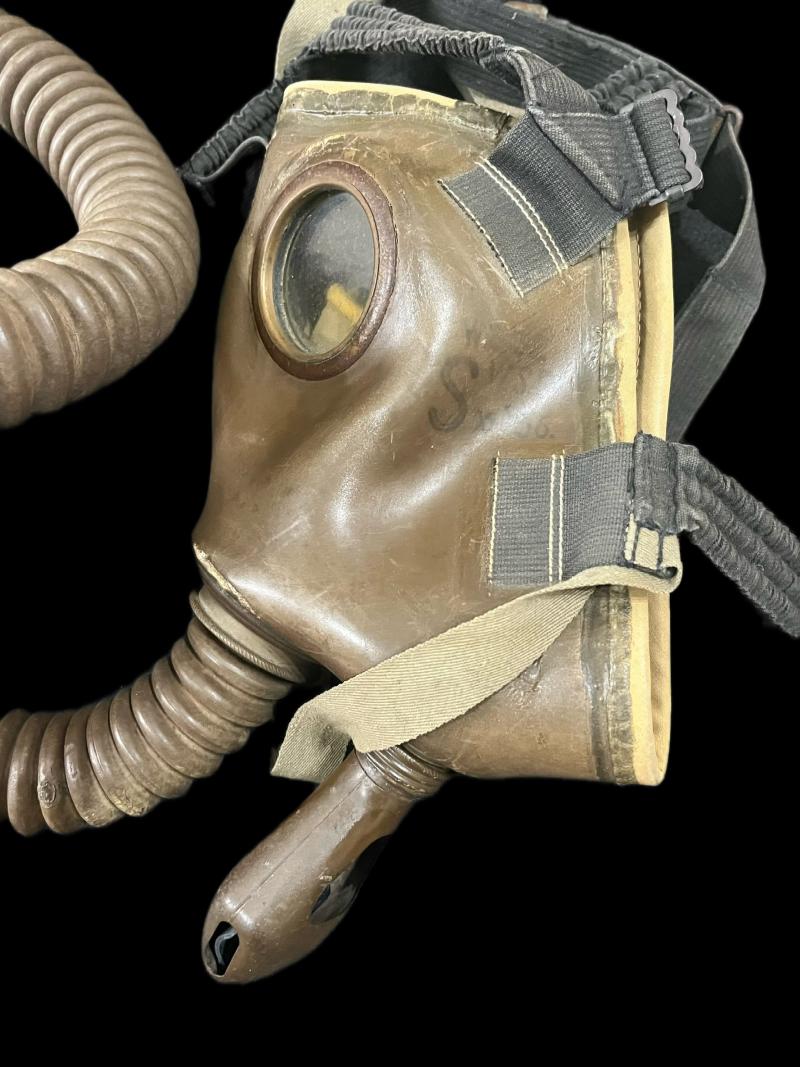 WW2 POLISH WZ.32 GAS MASK WITH HOSE AND FILTER