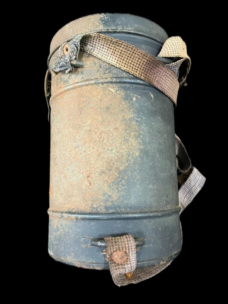WW2 GERMAN LUFTSCHUTZ VM-37 GAS MASK WITH FILTER AND TIN