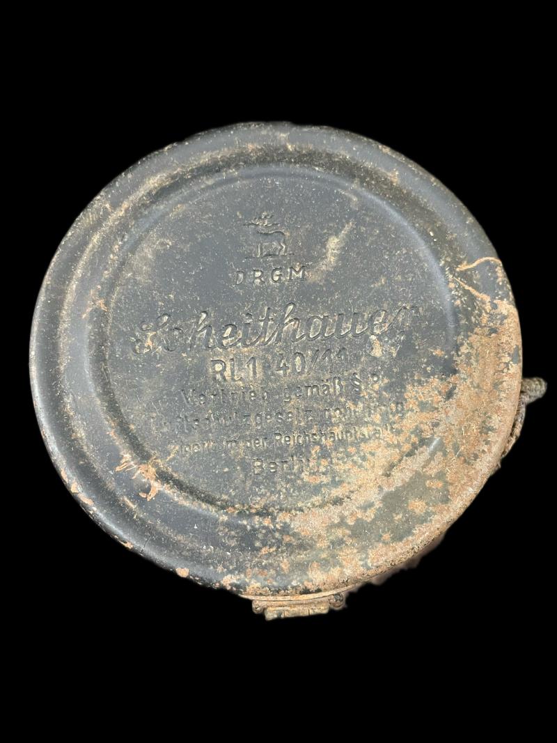 WW2 GERMAN LUFTSCHUTZ VM-37 GAS MASK WITH FILTER AND TIN