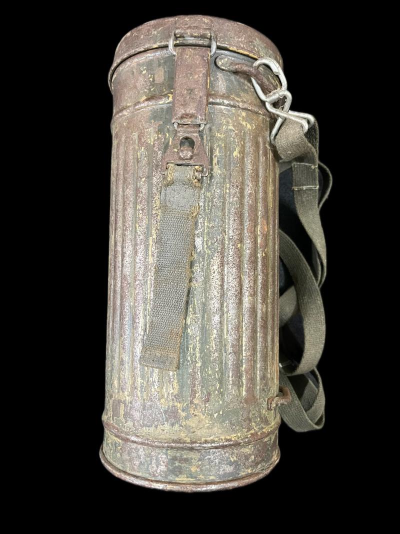 WW2 GERMAN CAMO GAS MASK TIN
