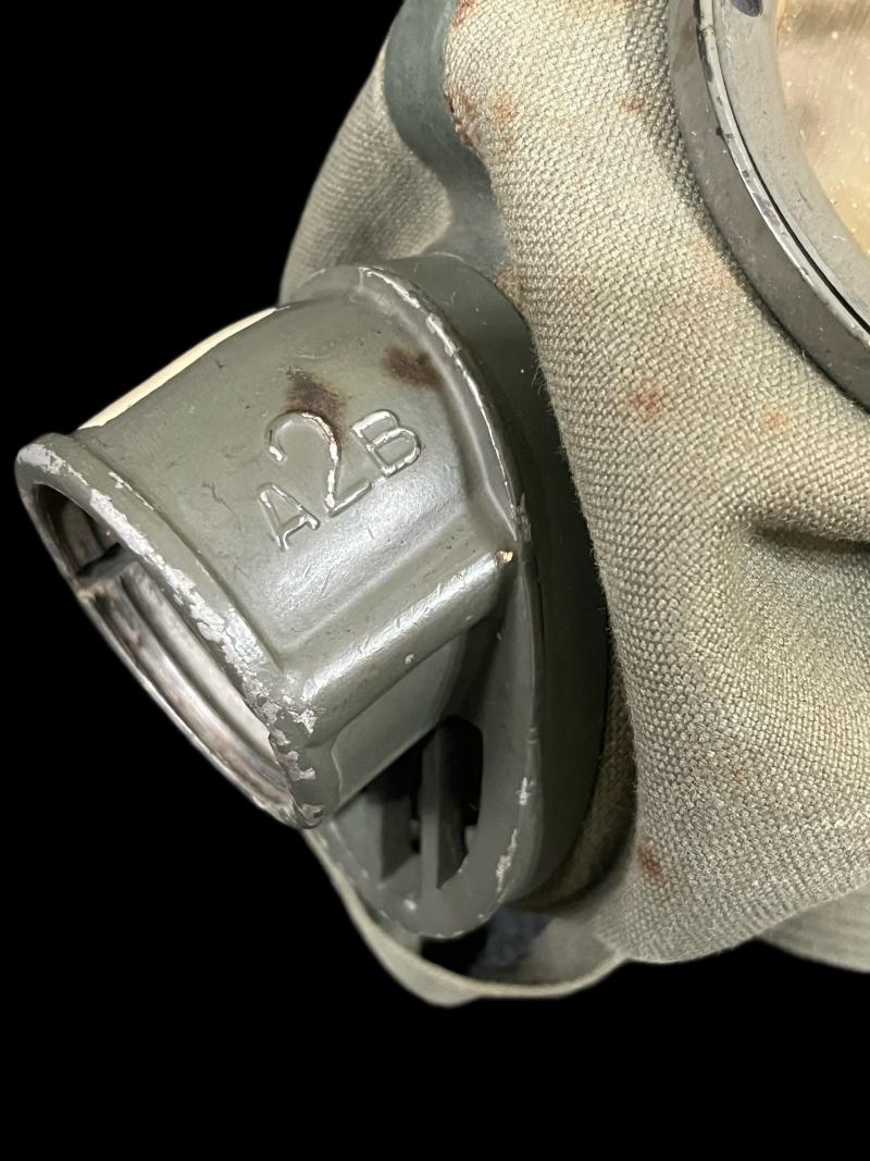 WW2 GERMAN AUER GM-30 GAS MASK