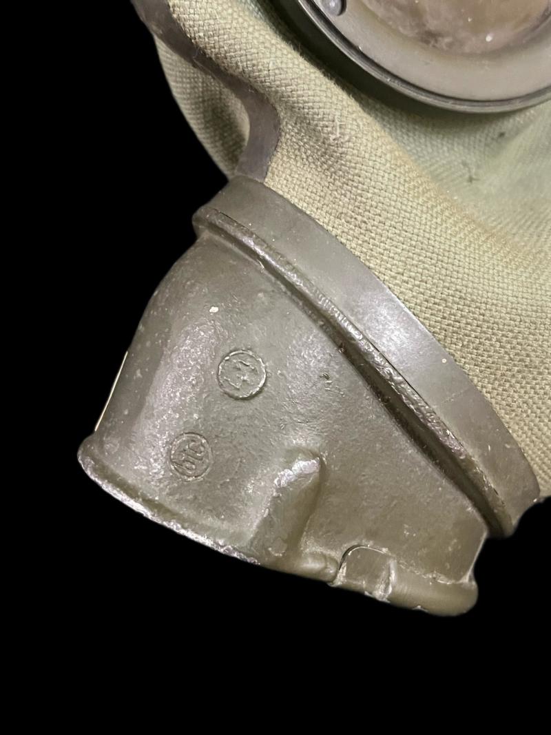 WW2 GERMAN AUER GM-30 GAS MASK