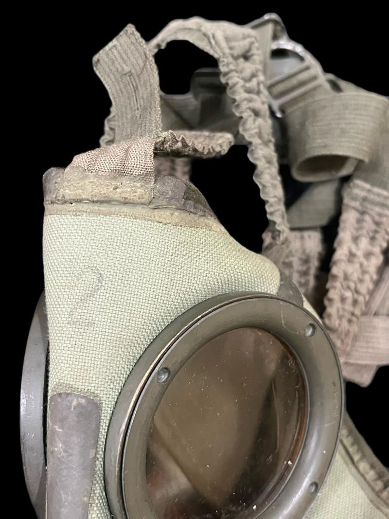 WW2 GERMAN AUER GM-30 GAS MASK