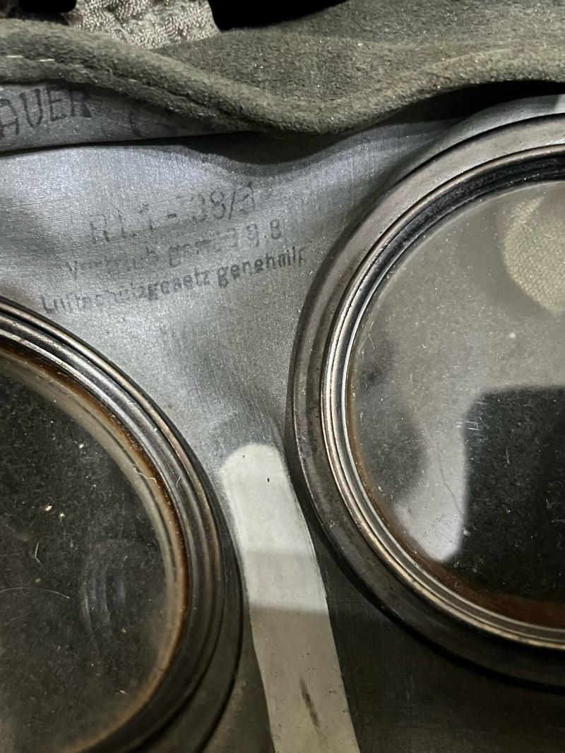 WW2 GERMAN AUER GM-30 GAS MASK