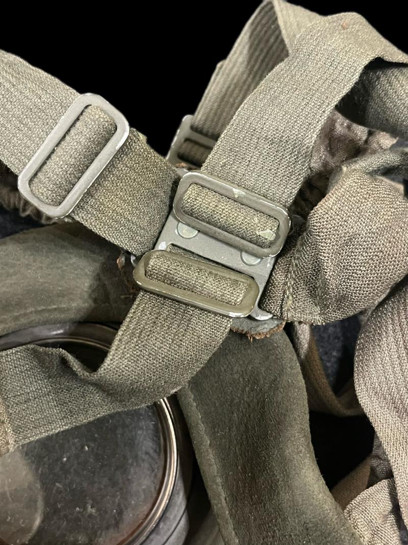 WW2 GERMAN AUER GM-30 GAS MASK