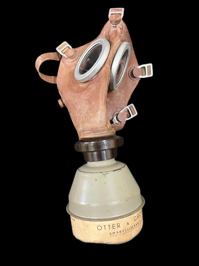 WW2 BELGIAN L.702 GAS MASK WITH FILTER