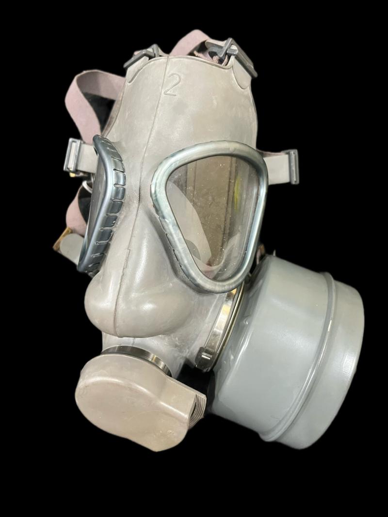 FINNISH M61 GAS MASK WITH FILTER