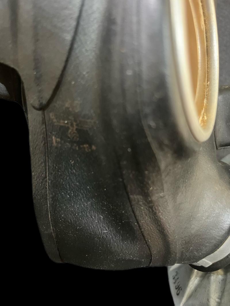 WW2 GERMAN VM-40 GAS MASK AND FILTER