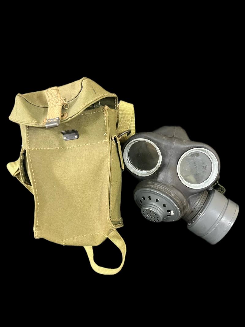 BRITISH LIGHT WEIGHT MK.VI GAS MASK WITHA  WW2 POUCH