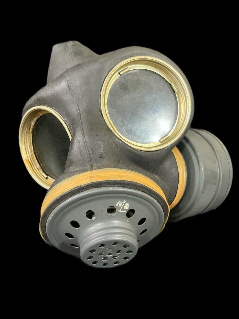 BRITISH LIGHT WEIGHT MK.VI GAS MASK