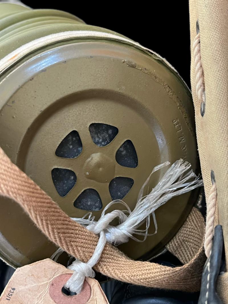 RARE WW2 BRITISH INJURY GAS MASK