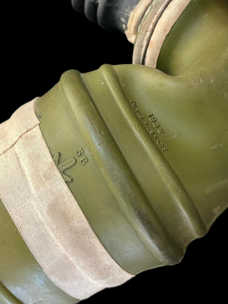 RARE WW2 BRITISH INJURY GAS MASK