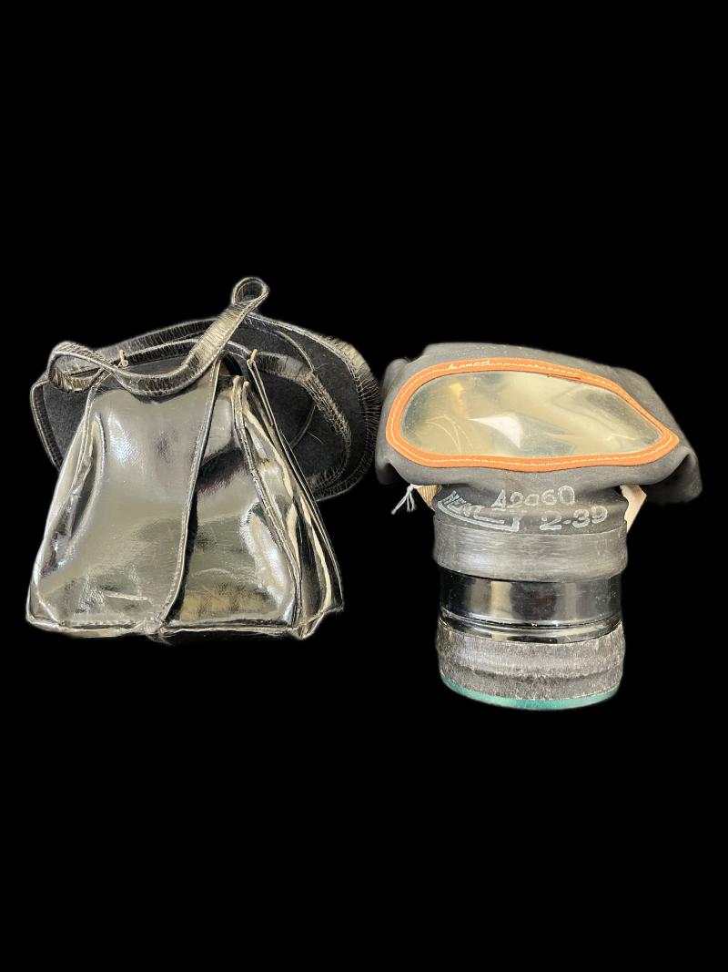 WW2 BRITISH CIVILIAN GAS MASK WITH RARE BAG