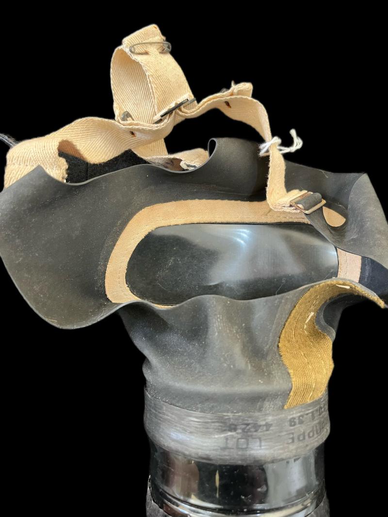 WW2 BRITISH CIVILIAN GAS MASK WITH RARE BAG