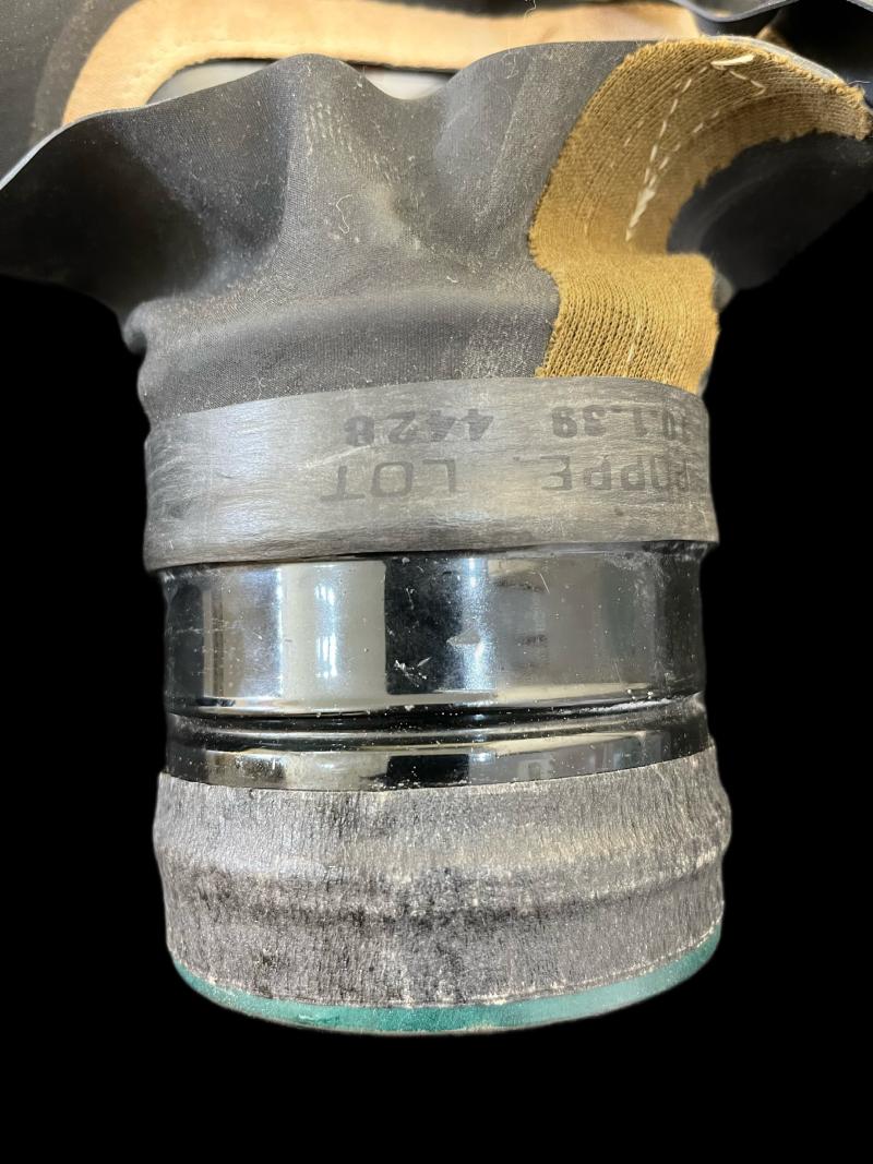 WW2 BRITISH CIVILIAN GAS MASK WITH RARE BAG