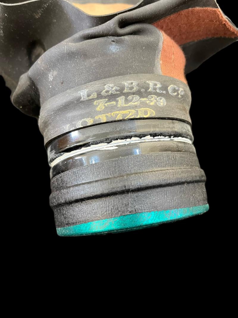 WW2 BRITISH CIVILIAN GAS MASK IN BOX