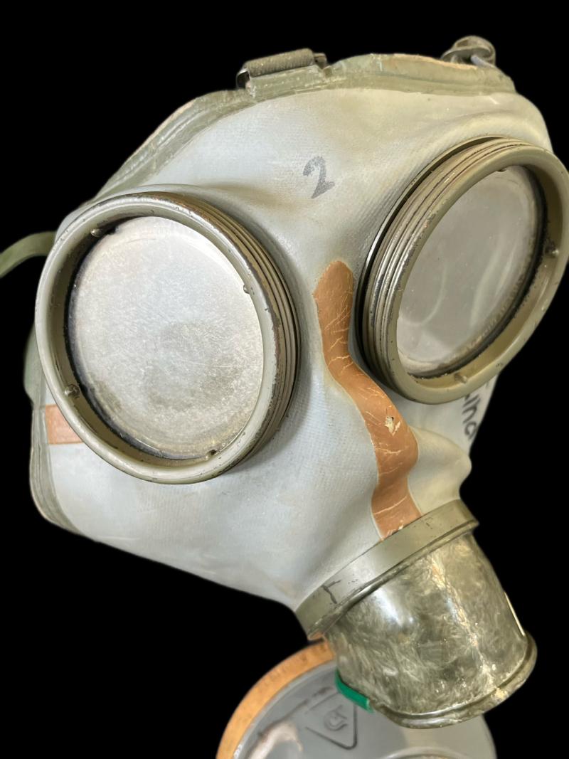 GERMAN AUER 735 GAS MASK AND FILTER
