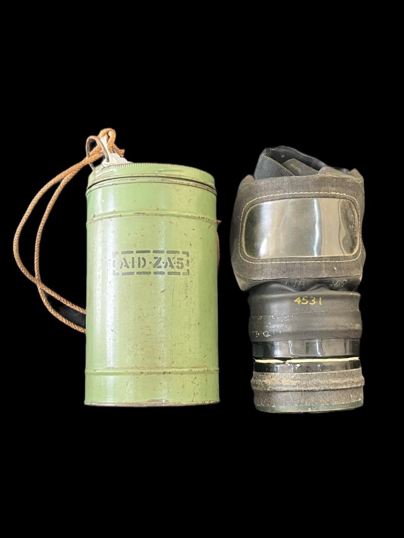 WW2 BRITISH AVON C1 GAS MASK WITH TRANSIT TIN