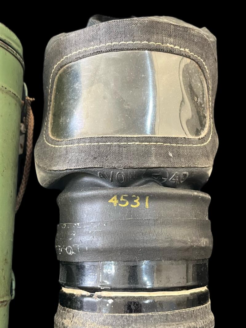 WW2 BRITISH AVON C1 GAS MASK WITH TRANSIT TIN