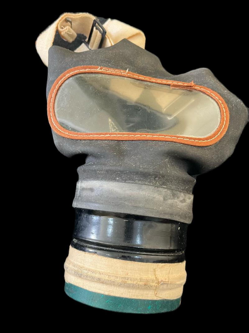 WW2 BRITISH CIVILIAN GAS MASK WITH BAG