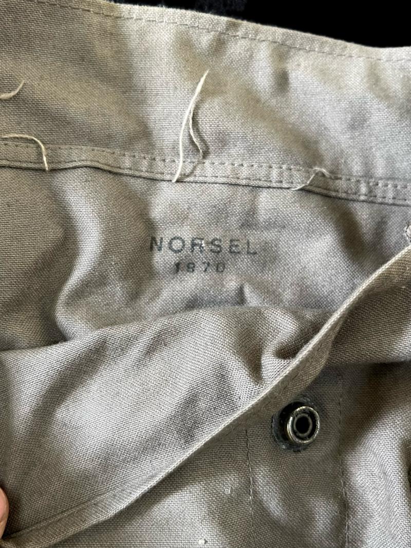 SWISS ARMY SM-67 GAS MASK WITH FILTER AND BAG