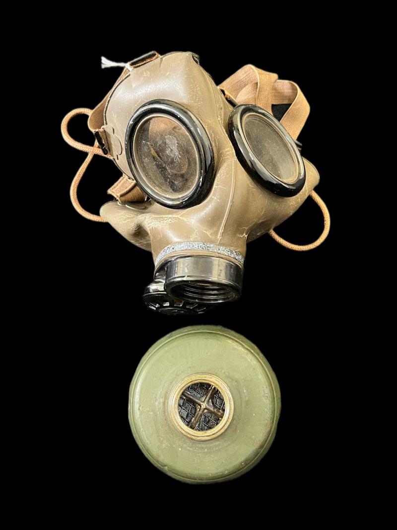 WW2 DUTCH FATRA GAS MASK WITH FILTER