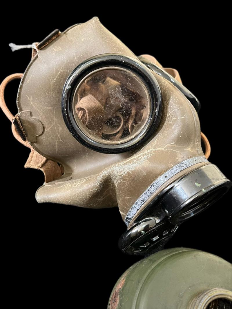 WW2 DUTCH FATRA GAS MASK WITH FILTER