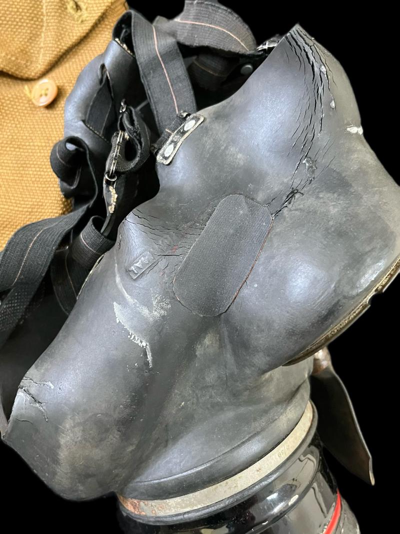 WW2 BRITSH GAS MASK IN BAG