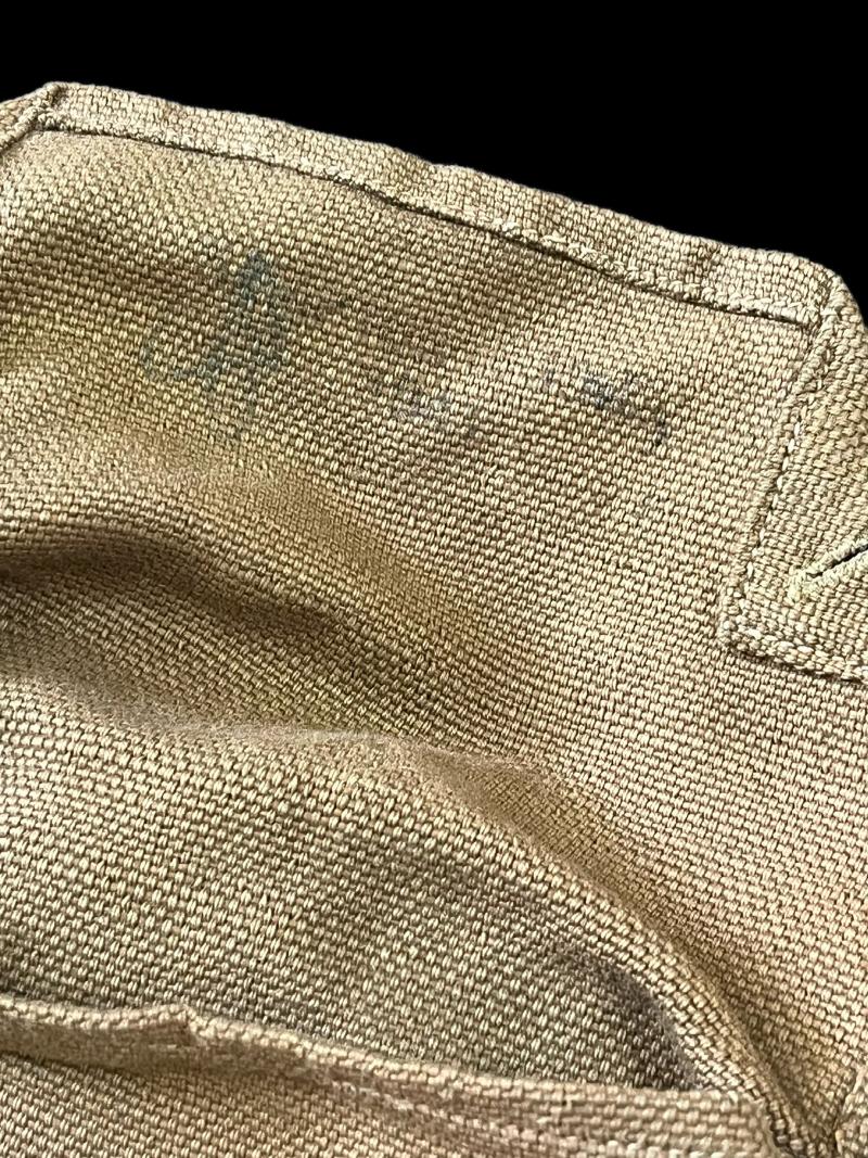 WW2 BRITSH GAS MASK IN BAG