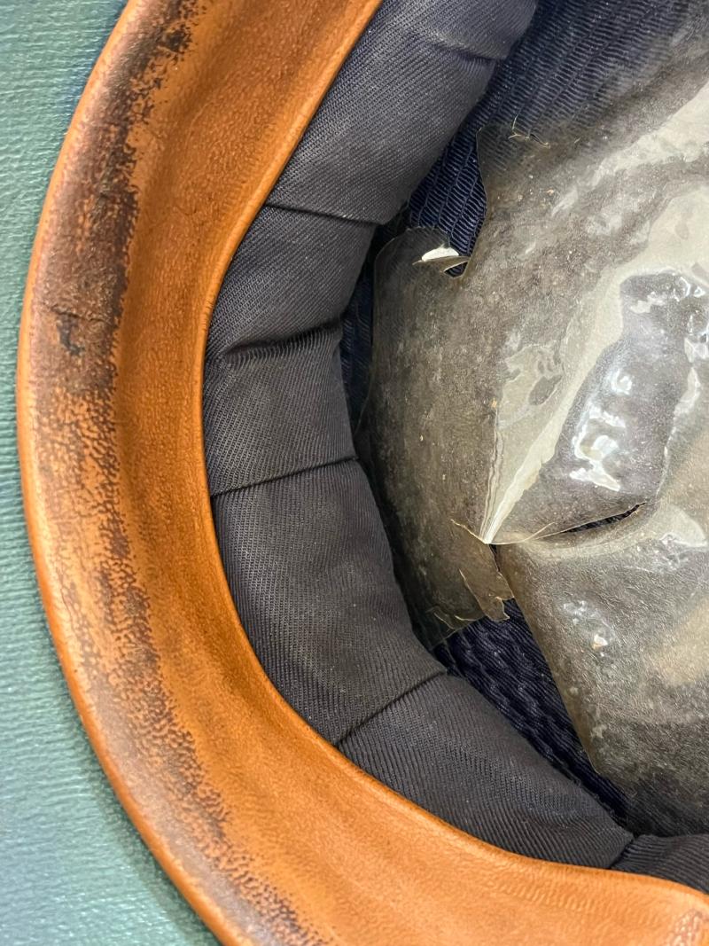 WW2 NAVY CHIEF PETTY OFFICER'S CAP AND TIN (NAMED D.KEMP)