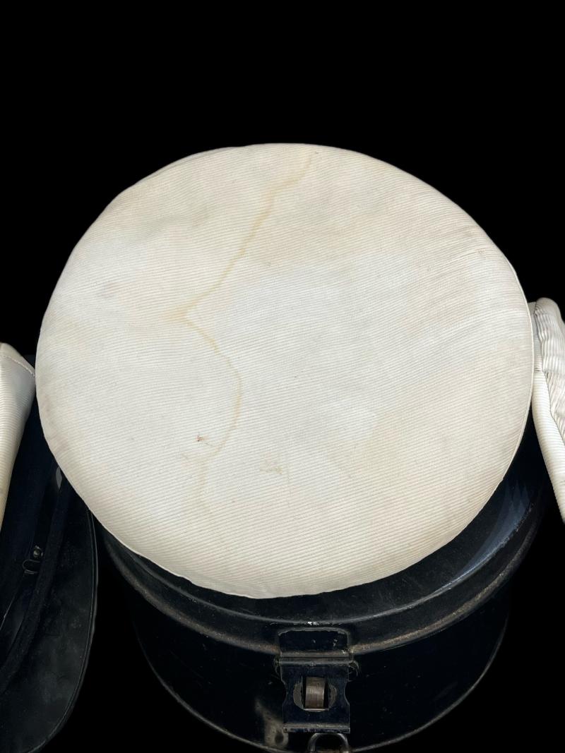 WW2 NAVY CHIEF PETTY OFFICER'S CAP AND TIN (NAMED D.KEMP)